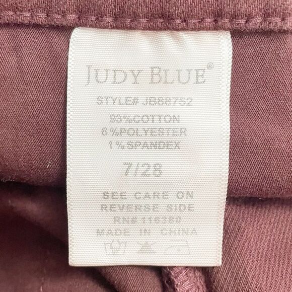 Judy Blue Jeans High Rise Cropped Wide Leg Jean in Oxblood Burgundy Size 28 | 6 - Picture 14 of 16